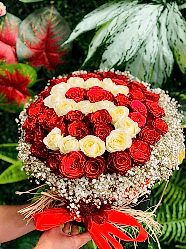  цветы в Газиантепе - коробка с розами с инициалами любимого человека