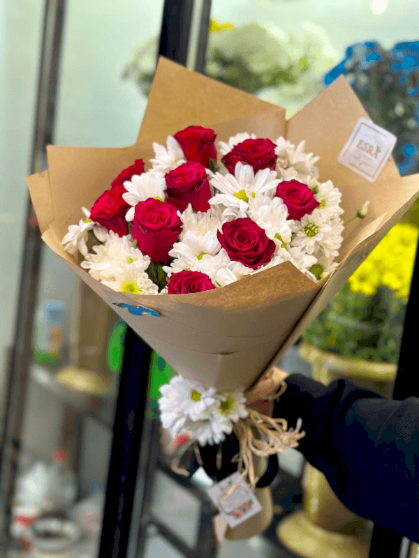  Gaziantep Çiçek Gönder - 8 Kırmızı Gül ve Papatya Şıklığı 