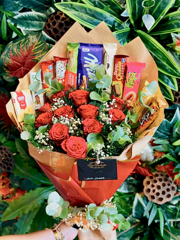 Gaziantep Çiçek Siparişi - Çikolatalı ve Güllü Buket 