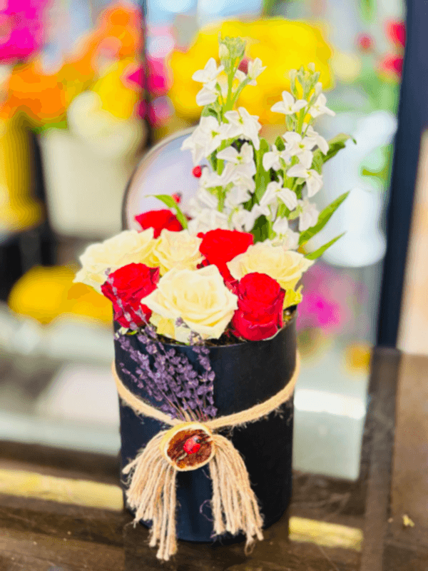  Gaziantep Çiçekçiler - Kutuda Kırmızı Beyaz Gül 