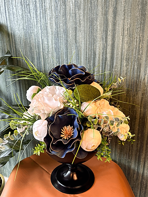 Gaziantep Çiçek Siparişi - Metal Saksıda Lacivert Beyaz Yapay