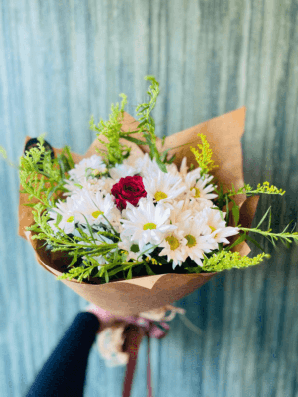  Gaziantep Çiçek Gönder - Papatya 1 Adet Kırmızı Gül Buketi