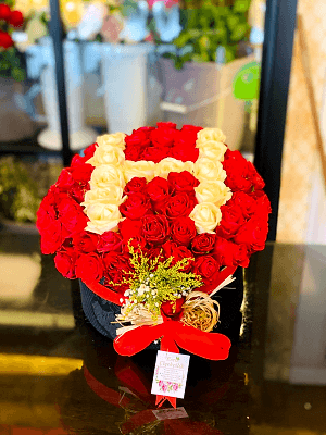  Gaziantep Çiçekler - 65 Adet Güllü Kutuda Baş Harf 