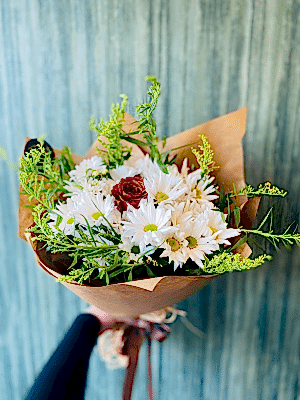  Gaziantep Çiçek Gönder - Papatya 1 Adet Kırmızı Gül Buketi